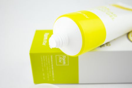 Очищающий пилинг-гель с Лимоном FarmStay Real Lemon Deep Clear Peeling Gel, 100 ml